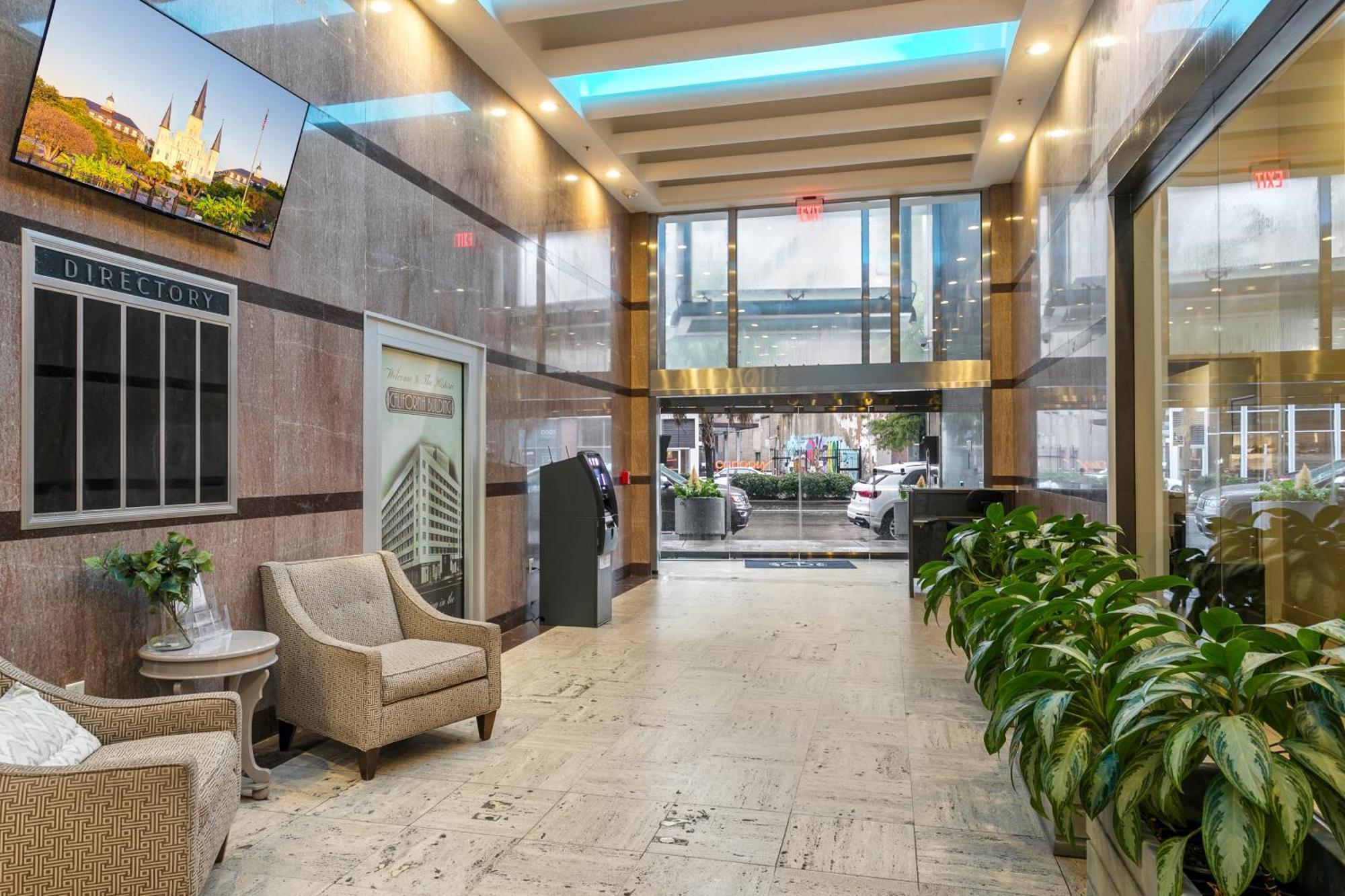 Upscale Condos And Penthouses Close To Canal And Bourbon St Nova Orleães Exterior foto